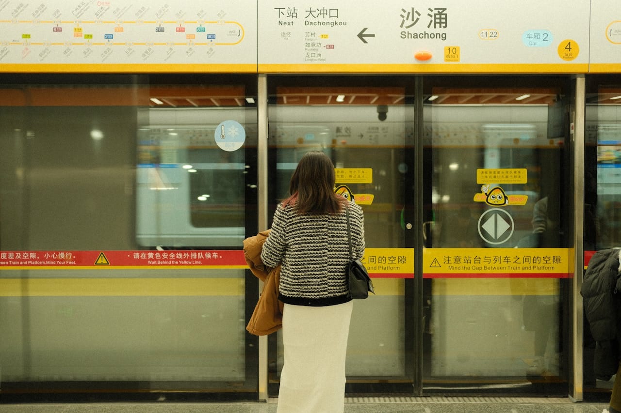You are currently viewing Getting around China’s public transport with kids