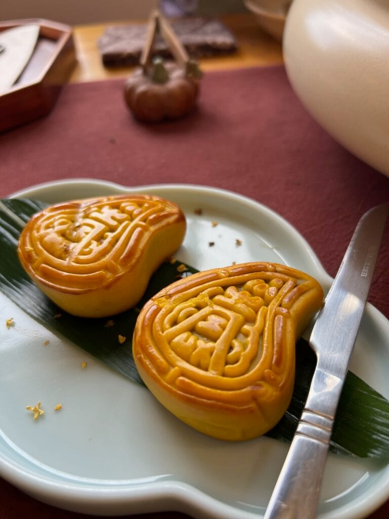 Traditional osmanthus cakes Chaozhou seasonal delicacy fragrant flower petals